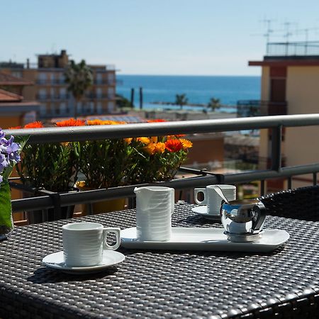 Hotel Ristorante La Marina Mhotelsgroup 圣巴特罗摩艾美尔 外观 照片