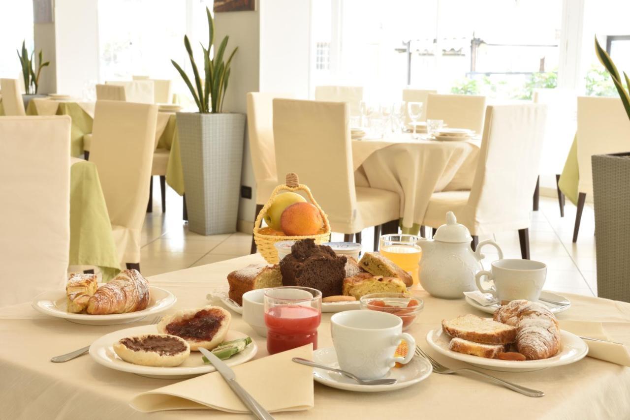 Hotel Ristorante La Marina Mhotelsgroup 圣巴特罗摩艾美尔 外观 照片