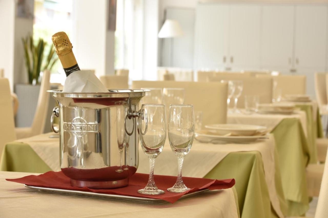 Hotel Ristorante La Marina Mhotelsgroup 圣巴特罗摩艾美尔 外观 照片