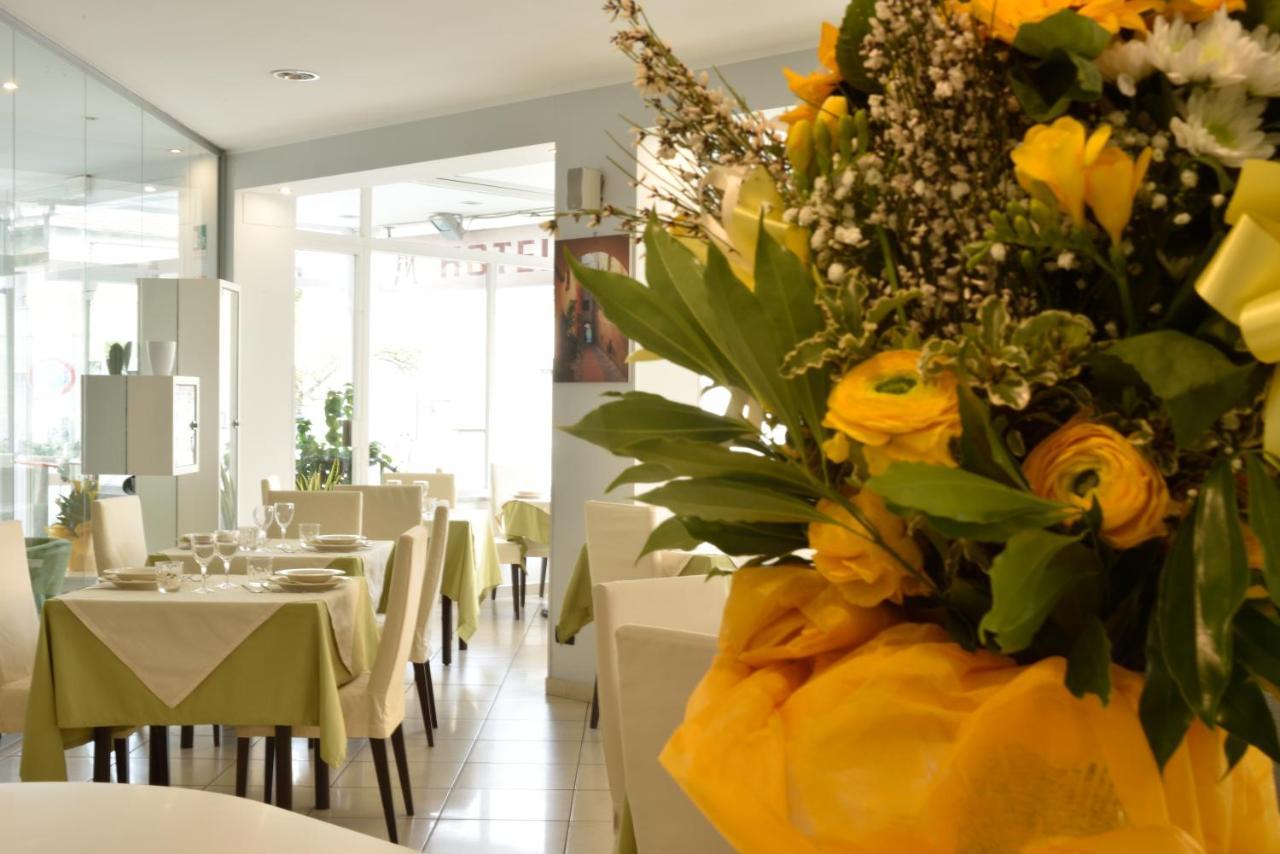 Hotel Ristorante La Marina Mhotelsgroup 圣巴特罗摩艾美尔 外观 照片