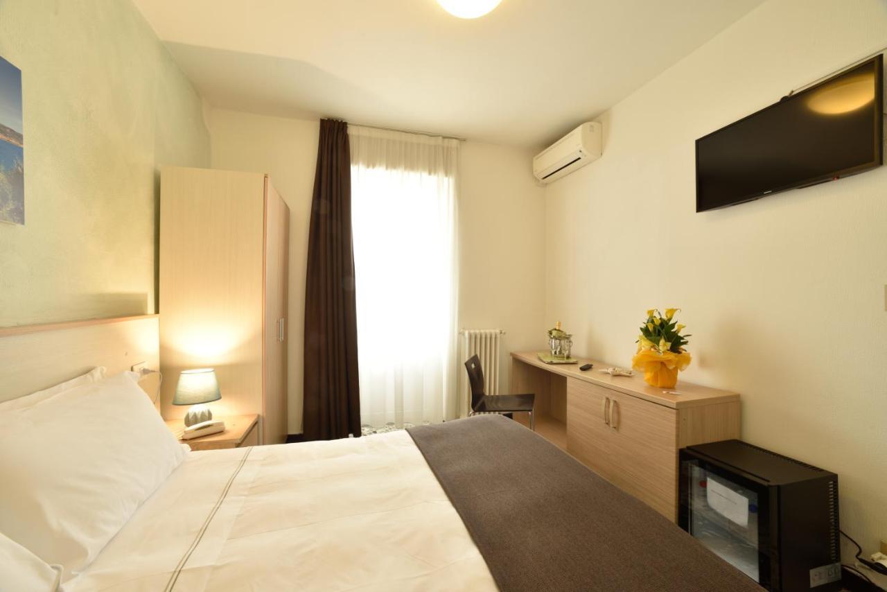 Hotel Ristorante La Marina Mhotelsgroup 圣巴特罗摩艾美尔 外观 照片
