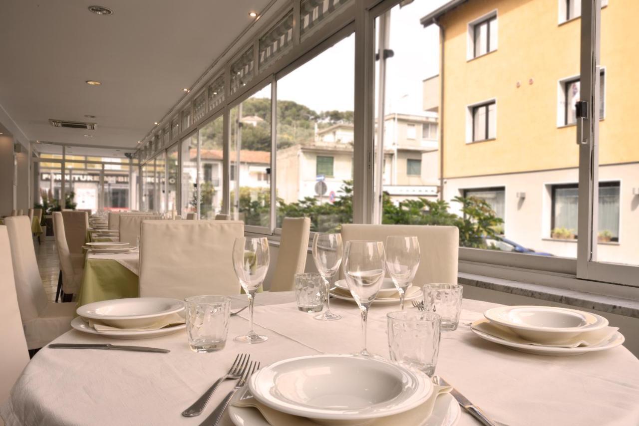 Hotel Ristorante La Marina Mhotelsgroup 圣巴特罗摩艾美尔 外观 照片