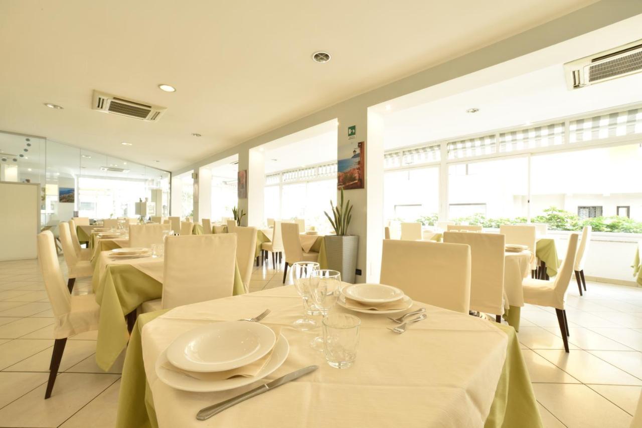 Hotel Ristorante La Marina Mhotelsgroup 圣巴特罗摩艾美尔 外观 照片
