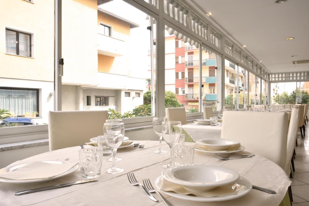 Hotel Ristorante La Marina Mhotelsgroup 圣巴特罗摩艾美尔 外观 照片