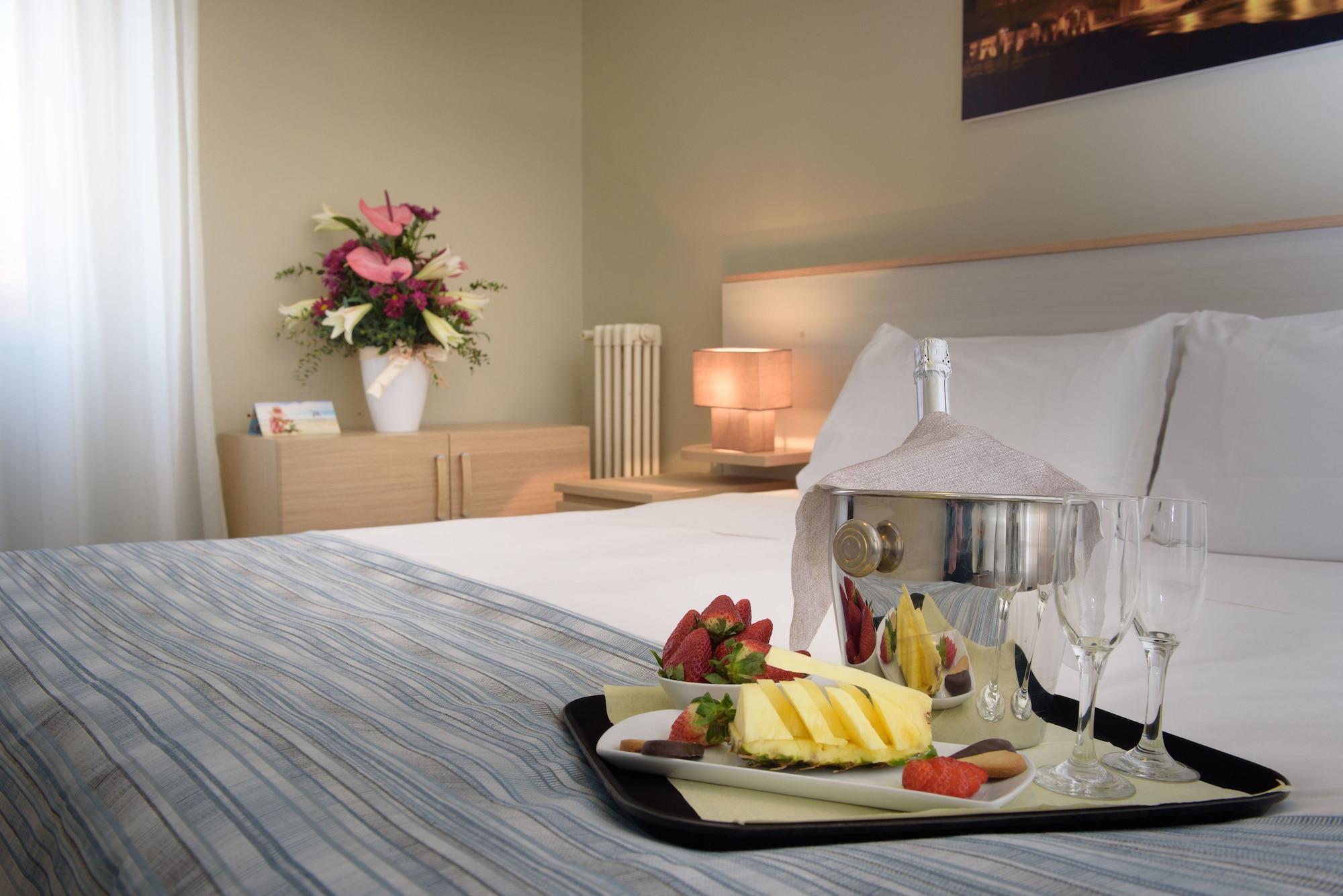 Hotel Ristorante La Marina Mhotelsgroup 圣巴特罗摩艾美尔 外观 照片