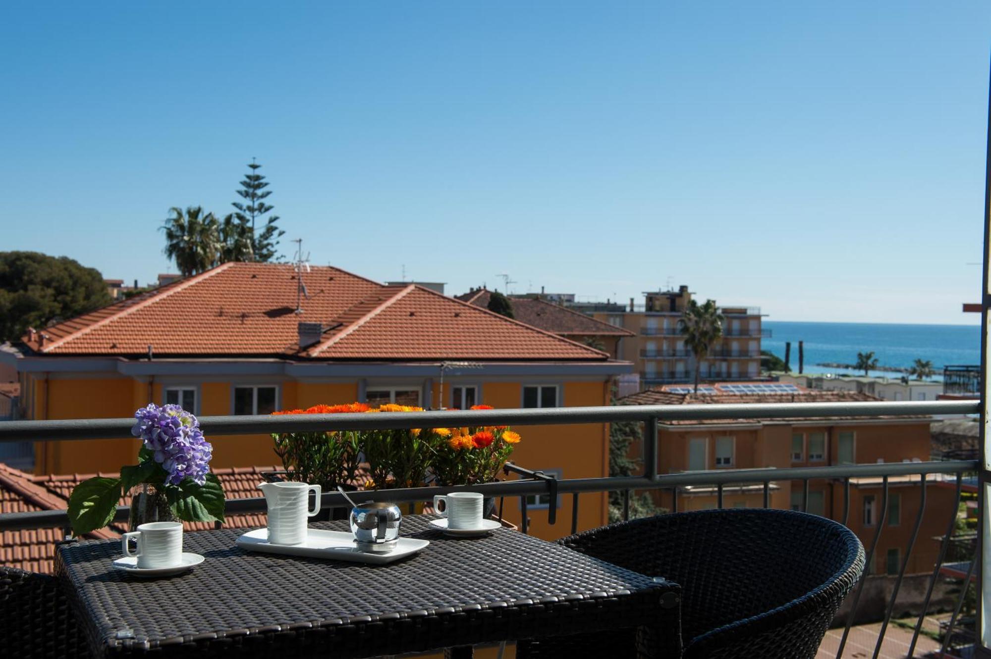 Hotel Ristorante La Marina Mhotelsgroup 圣巴特罗摩艾美尔 外观 照片