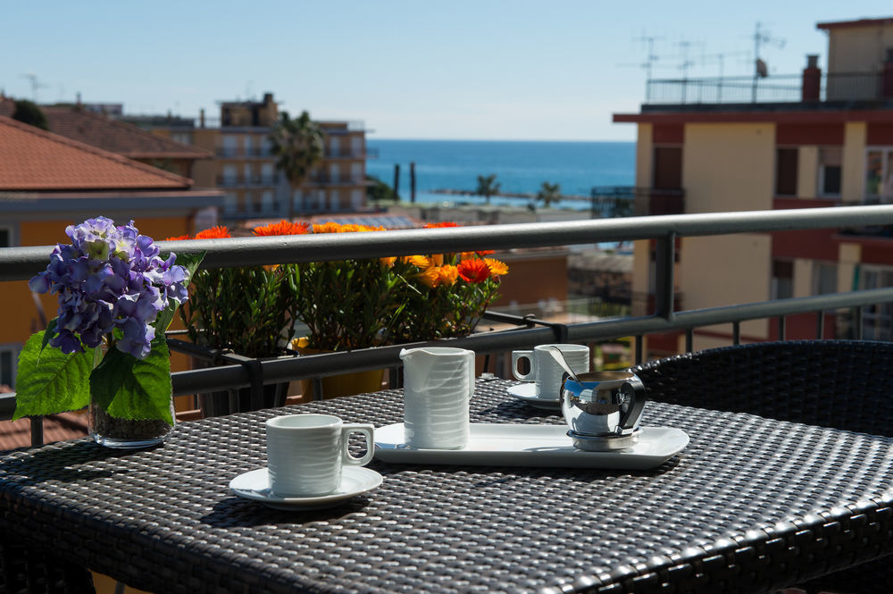 Hotel Ristorante La Marina Mhotelsgroup 圣巴特罗摩艾美尔 外观 照片